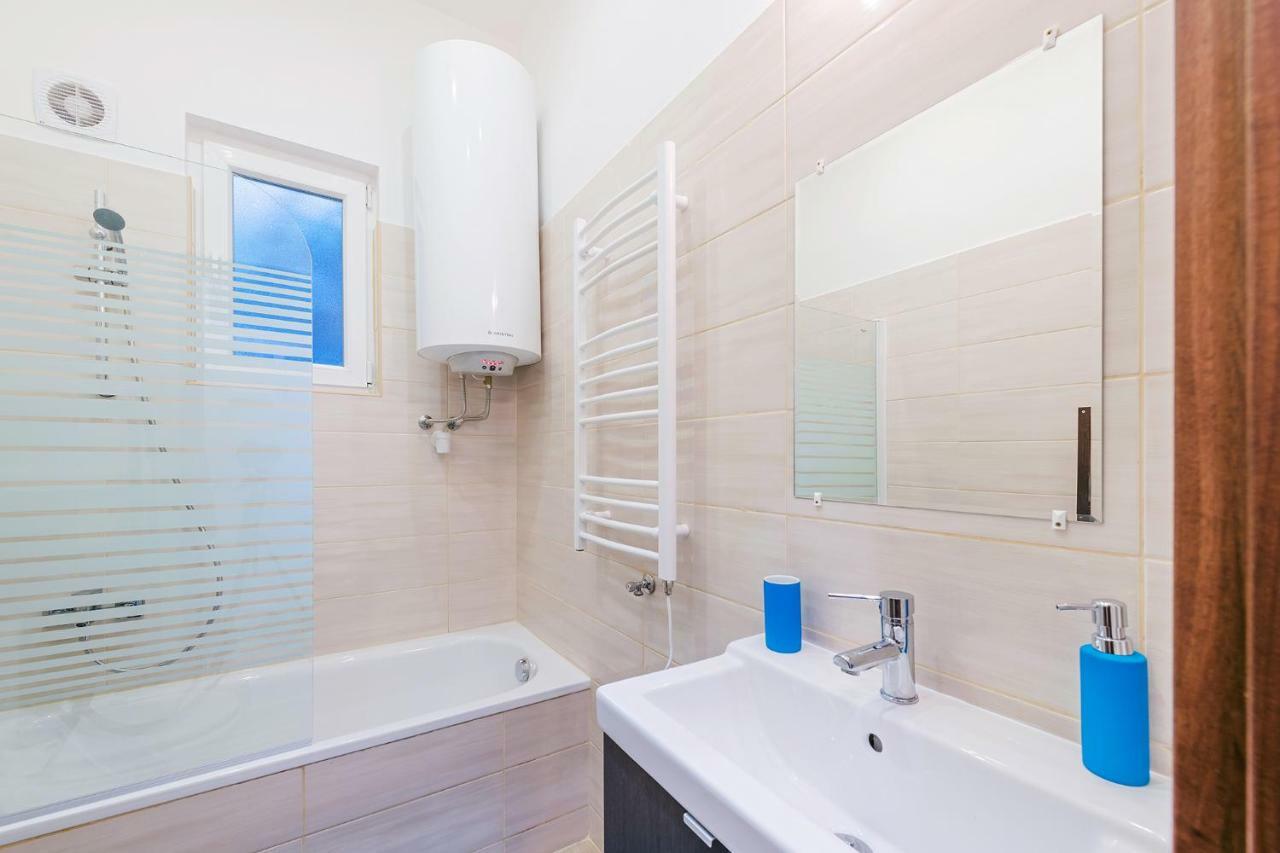 Parking, Ac, 2 Bedroom Design Flat In The Center Budapest Luaran gambar